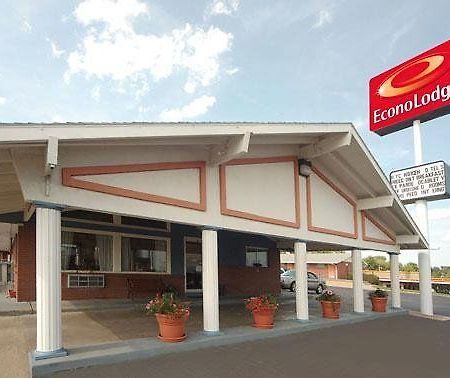 Econo Lodge Pratt Esterno foto