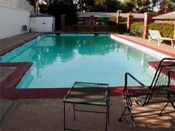 Econo Lodge Pratt Esterno foto